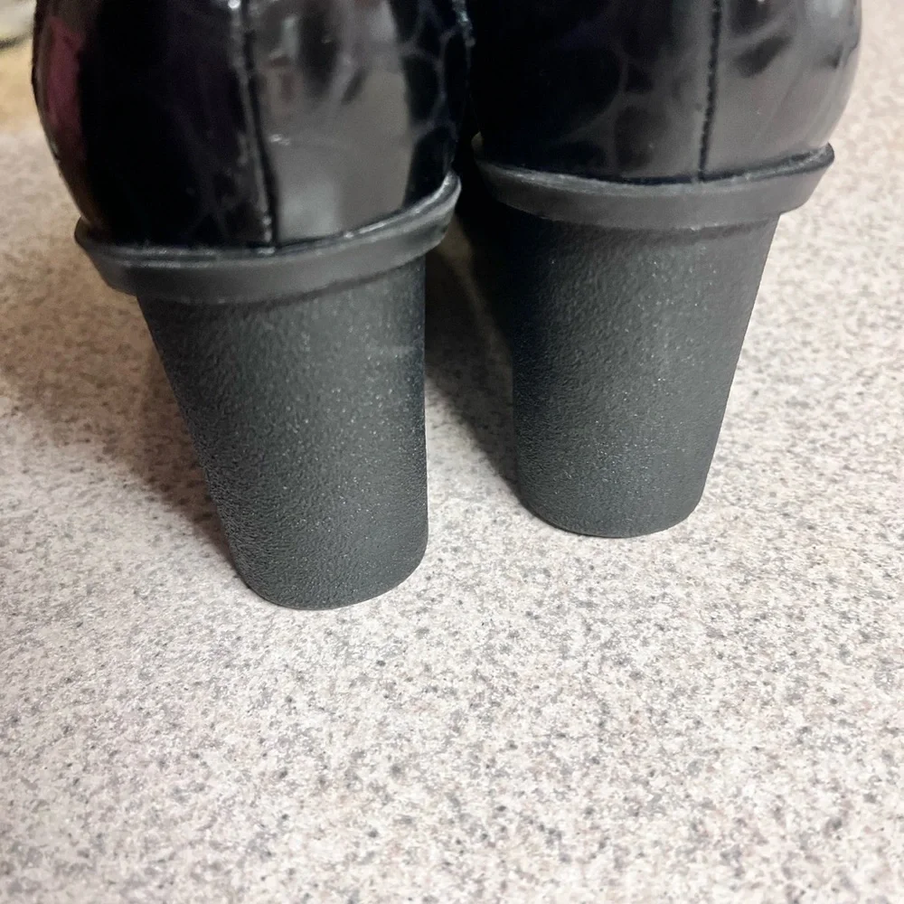 Donald J. Plainer Black Wedge Ankle Boots size 10